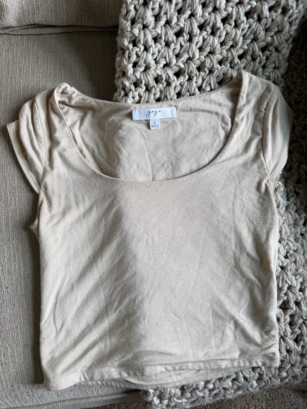 gaze Neutral Scoop Neck Short Sleeve Tee